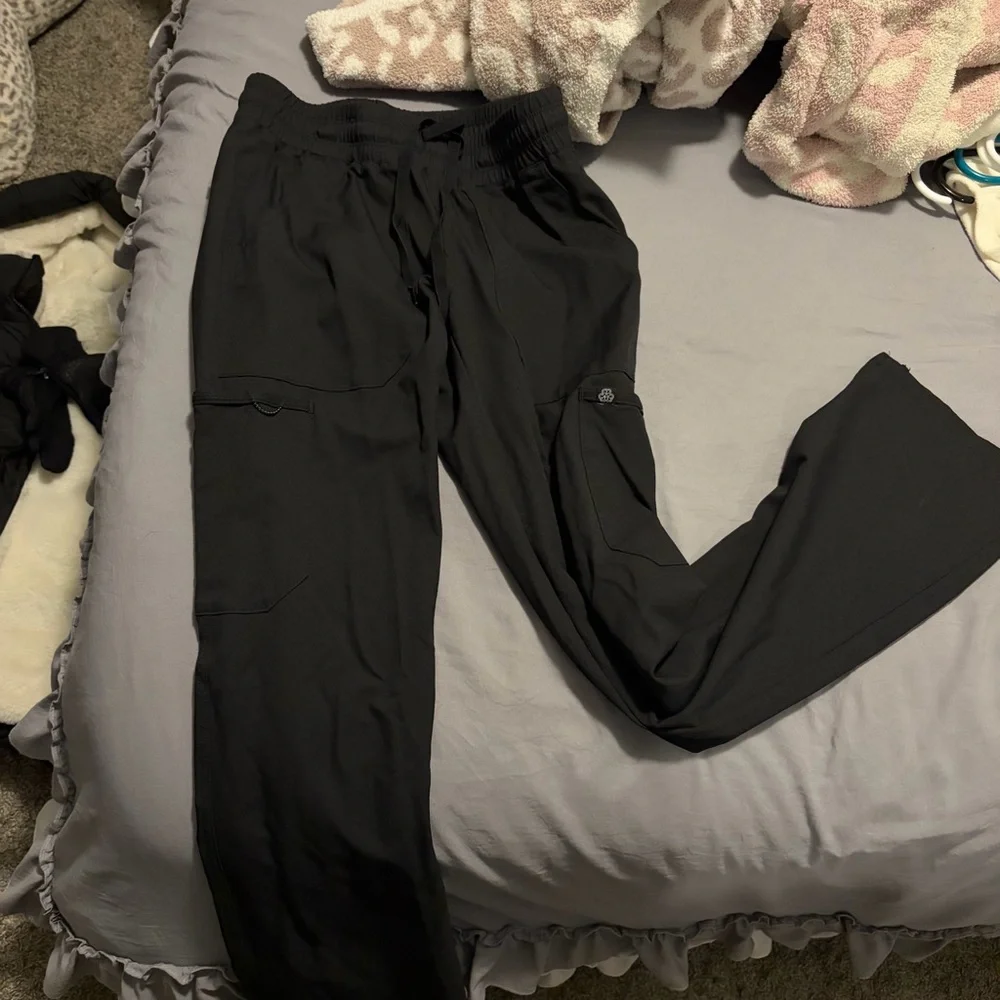 Black Womens Scrub Set - Picture 3 of 4